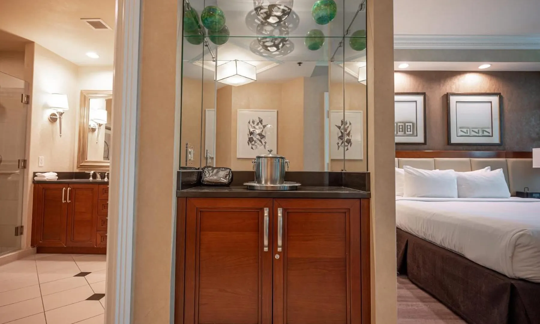 No Resort Fee Strip View Suite + Free Valet + Pool Las Vegas
