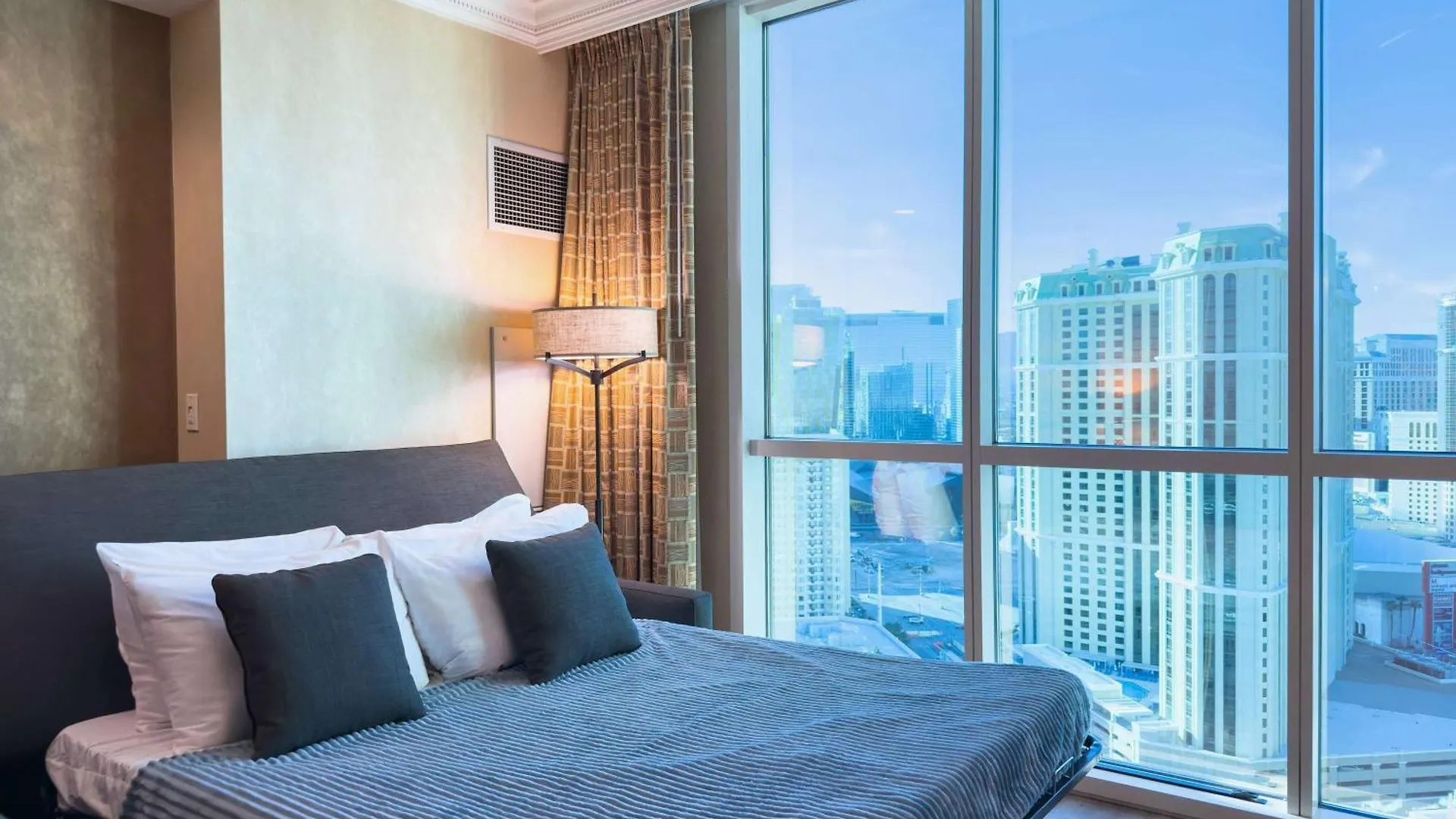 No Resort Fee Strip View Suite + Free Valet + Pool Las Vegas 0*,  Estados Unidos da América